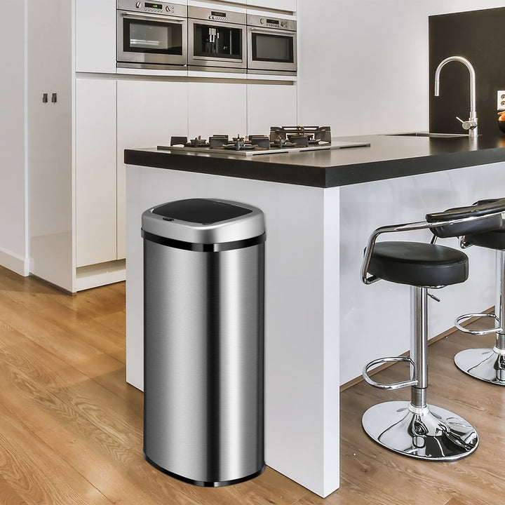 Rechteckiger Mülleimer mit Sensor