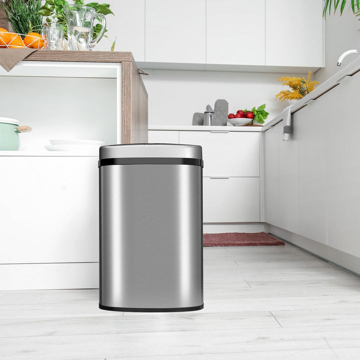 Rechteckiger Mülleimer mit Sensor