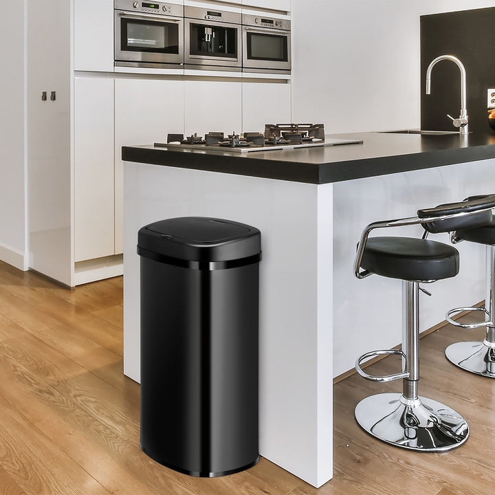Rechteckiger Mülleimer mit Sensor